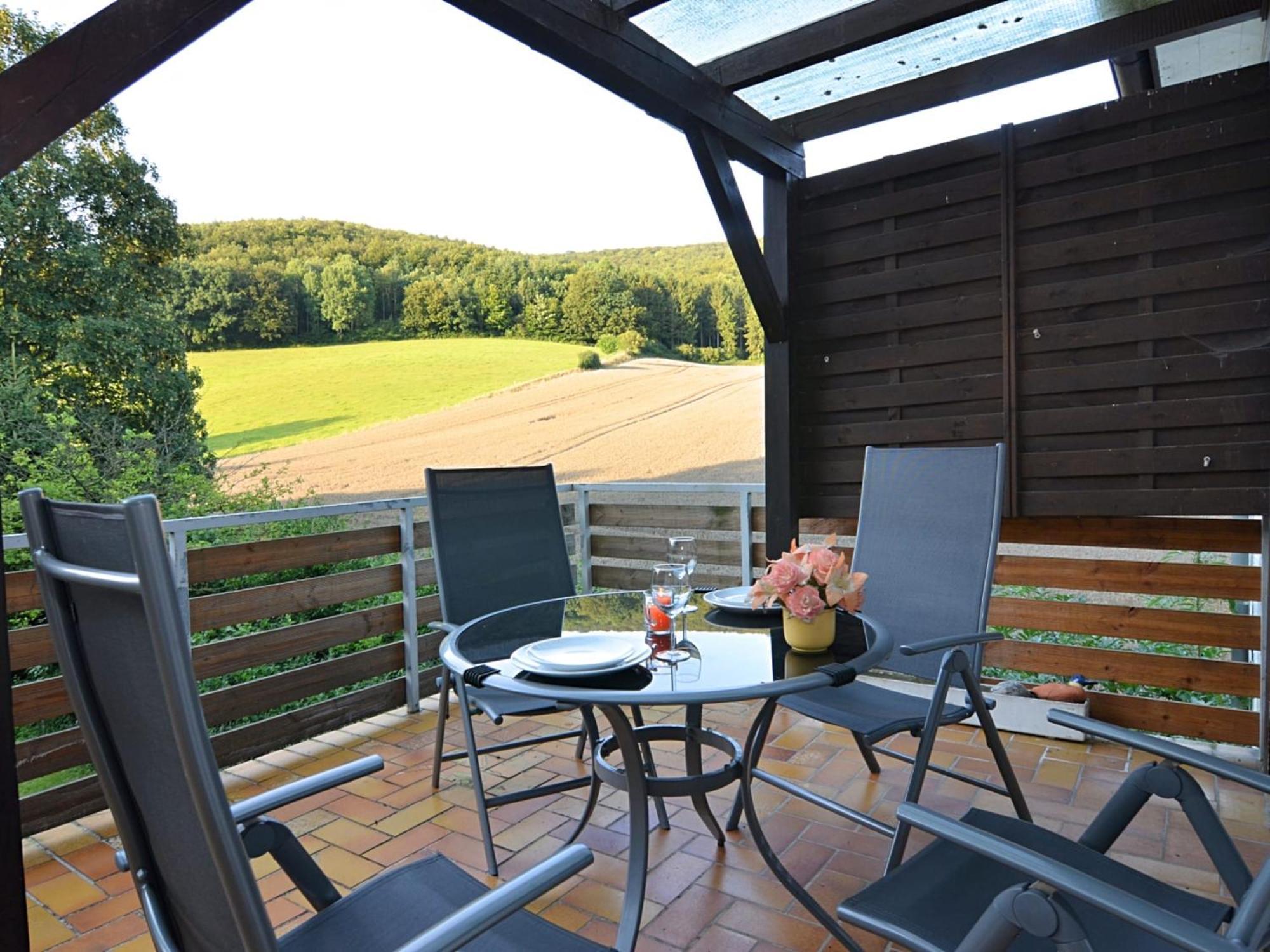Spacious Apartment In Weser Uplands With Garden Bad Pyrmont Bagian luar foto